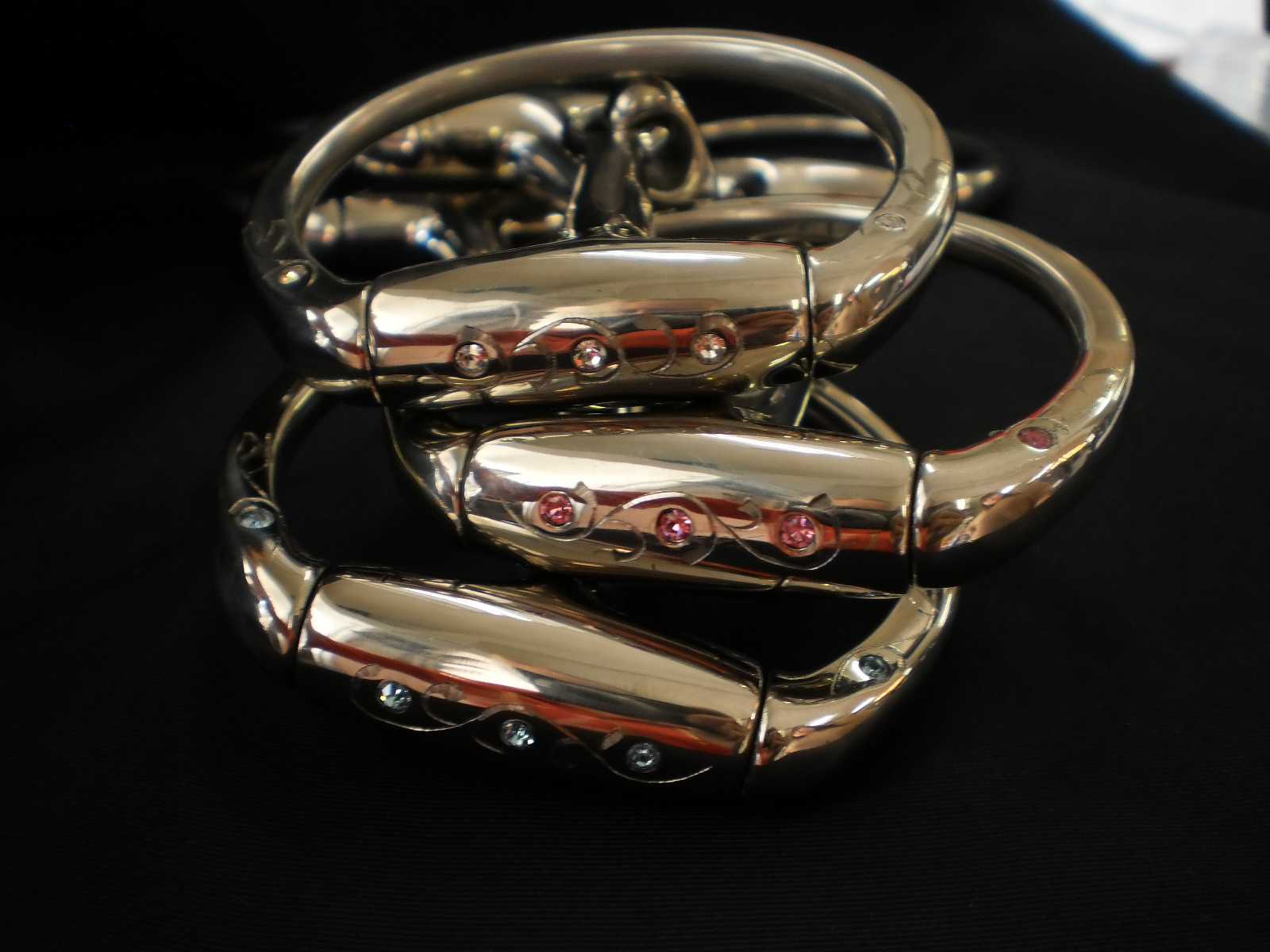 Metalab oliivikolmipala blingill�